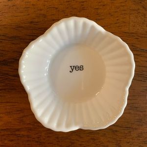 Yes ring dish